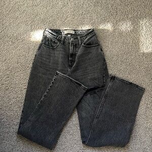 Black Abercrombie high rise 90’s relaxed jeans